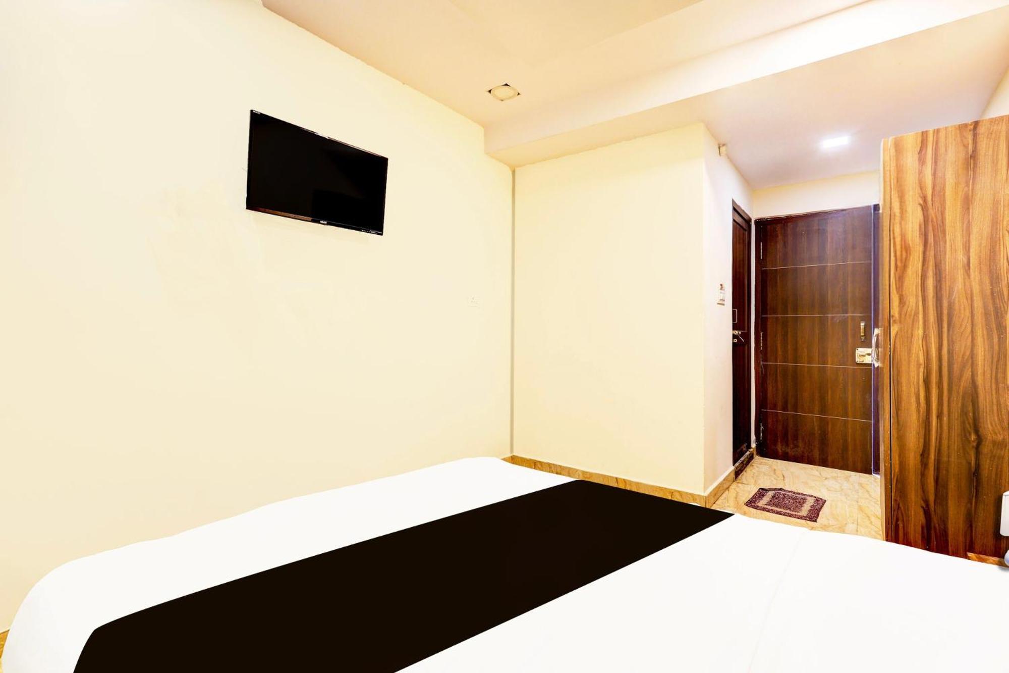 Super Hotel O Mahanadu Formerly Akshaya Bheemas Vijayawāda Екстериор снимка