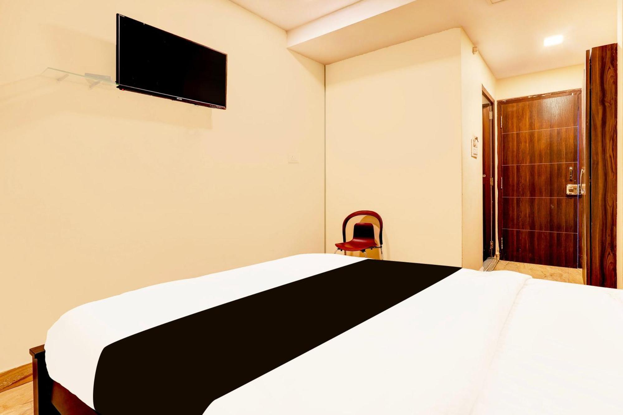 Super Hotel O Mahanadu Formerly Akshaya Bheemas Vijayawāda Екстериор снимка