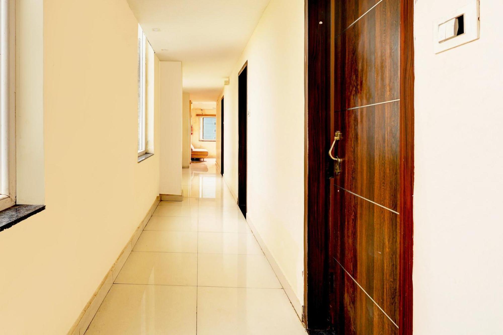 Super Hotel O Mahanadu Formerly Akshaya Bheemas Vijayawāda Екстериор снимка